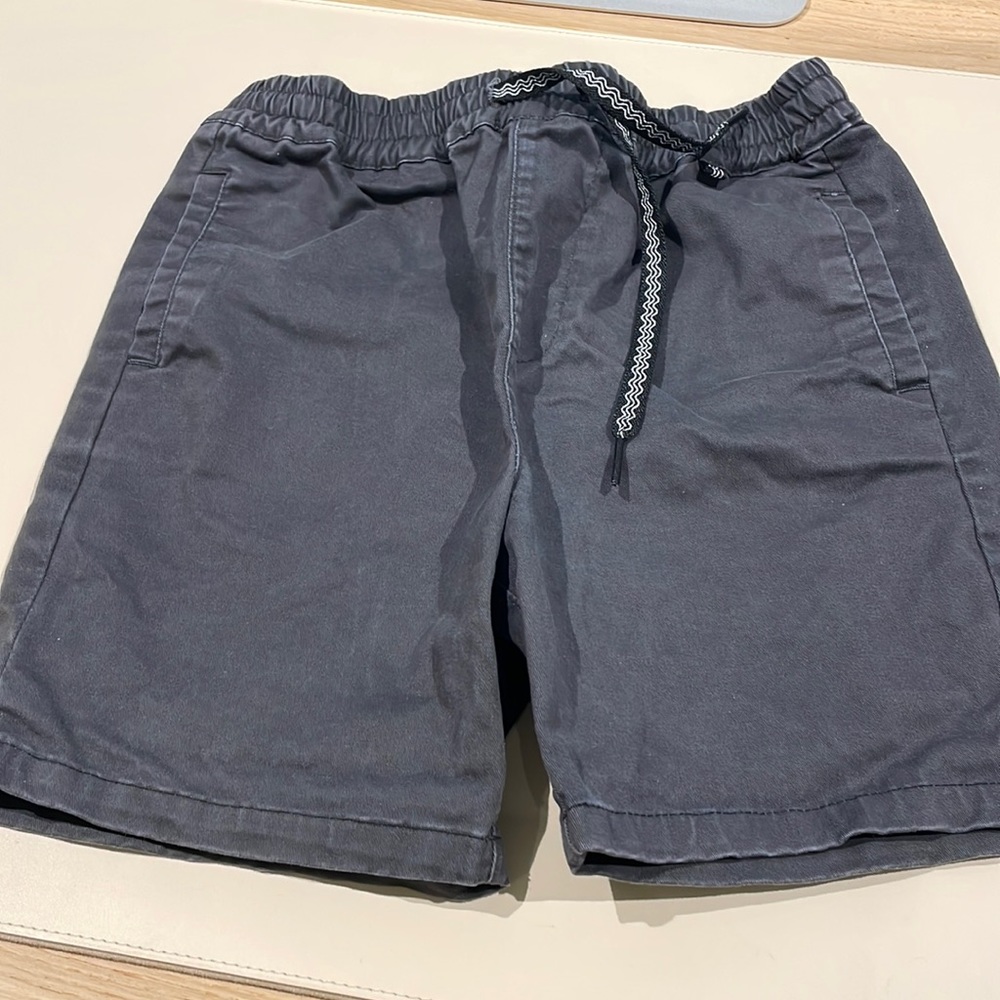 Boys, adorable cotton shorts with pockets and drawstring size 8 worn once